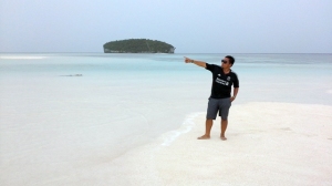 Hamparan pasir putih di pantai Pasir Timbul.
